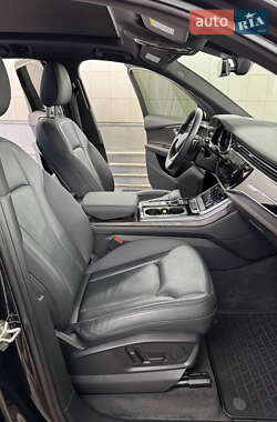 Внедорожник / Кроссовер Audi Q7 2021 в 