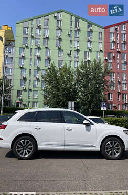 Внедорожник / Кроссовер Audi Q7 2016 в 