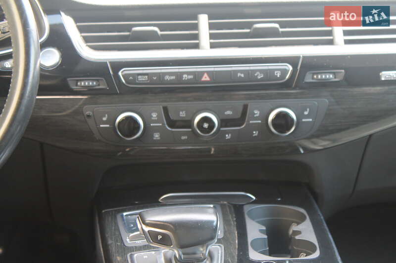 Внедорожник / Кроссовер Audi Q7 2017 в Львове