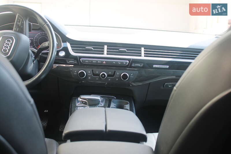 Внедорожник / Кроссовер Audi Q7 2017 в Львове