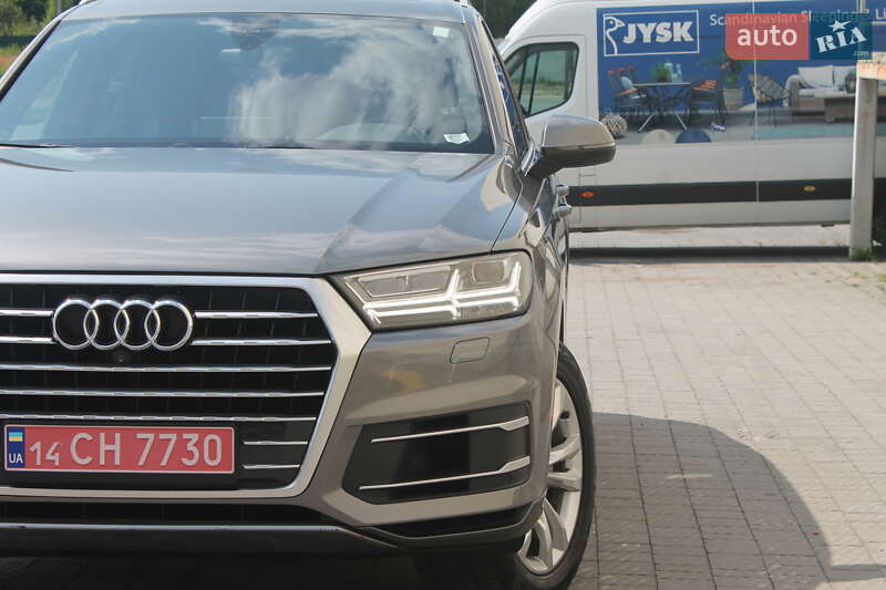 Внедорожник / Кроссовер Audi Q7 2017 в 