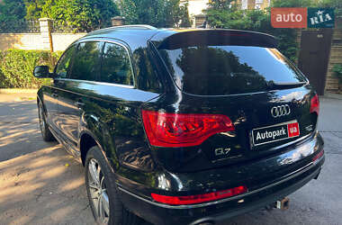 Позашляховик / Кросовер Audi Q7 2015 в 