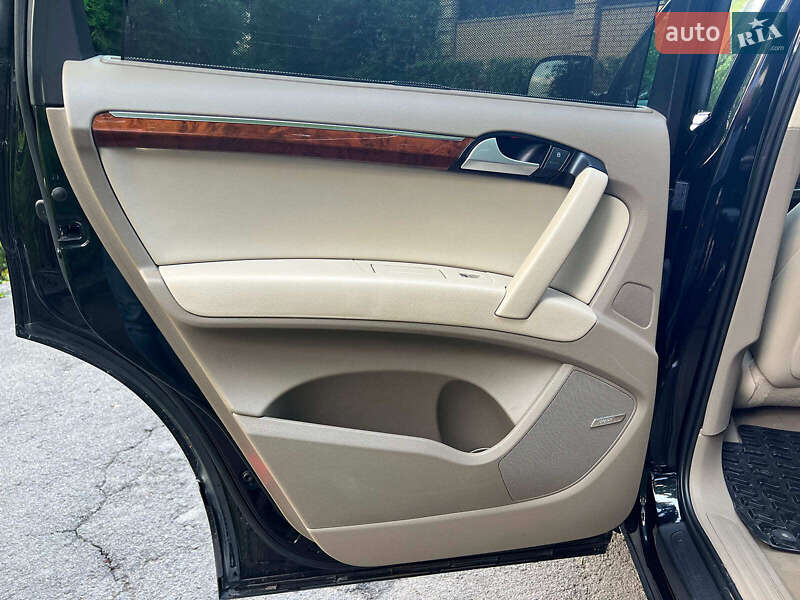 Внедорожник / Кроссовер Audi Q7 2015 в Киеве