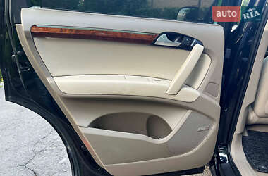 Позашляховик / Кросовер Audi Q7 2015 в 
