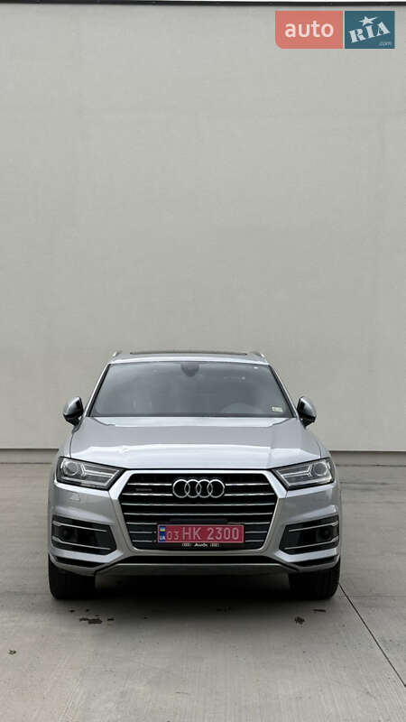 Внедорожник / Кроссовер Audi Q7 2017 в 