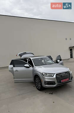 Внедорожник / Кроссовер Audi Q7 2017 в 