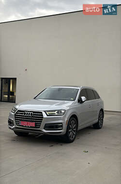 Внедорожник / Кроссовер Audi Q7 2017 в 