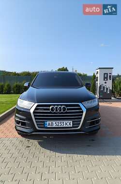 Внедорожник / Кроссовер Audi Q7 2015 в 