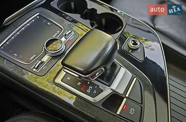 Внедорожник / Кроссовер Audi Q7 2015 в 