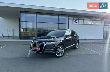 Внедорожник / Кроссовер Audi Q7 2017 в 