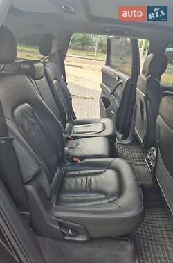 Позашляховик / Кросовер Audi Q7 2011 в 