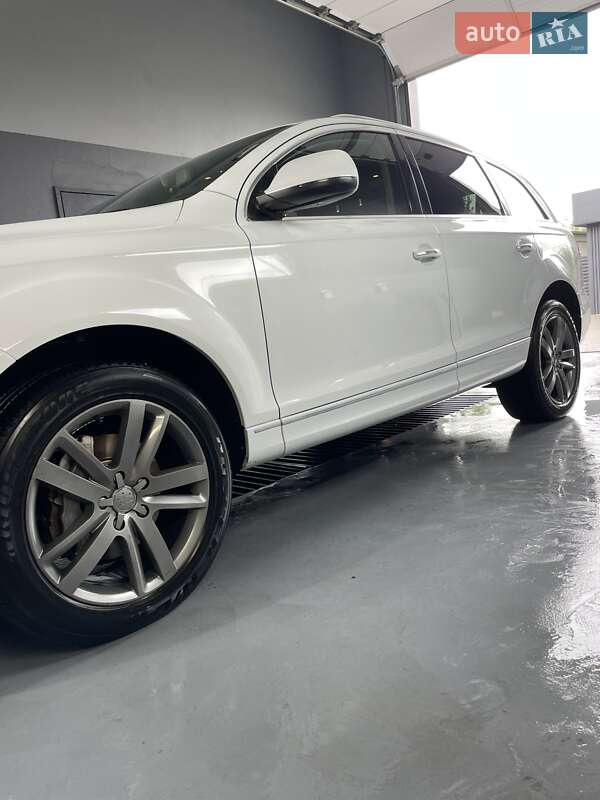Позашляховик / Кросовер Audi Q7 2012 в Луцьку