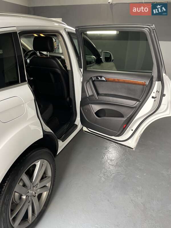 Позашляховик / Кросовер Audi Q7 2012 в Луцьку