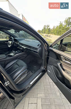 Внедорожник / Кроссовер Audi Q7 2017 в 