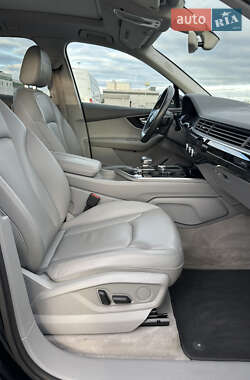 Позашляховик / Кросовер Audi Q7 2016 в 