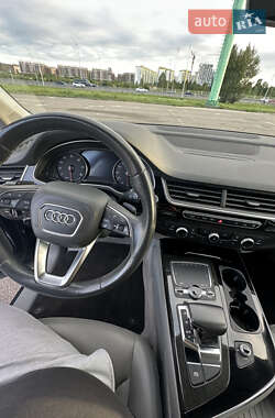 Позашляховик / Кросовер Audi Q7 2016 в 