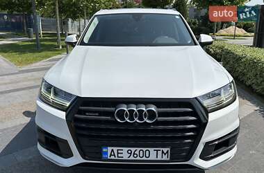 Внедорожник / Кроссовер Audi Q7 2017 в 