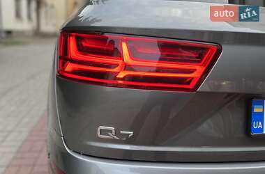Внедорожник / Кроссовер Audi Q7 2016 в 