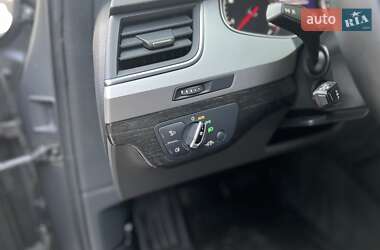 Внедорожник / Кроссовер Audi Q7 2016 в 