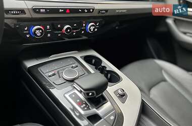 Внедорожник / Кроссовер Audi Q7 2016 в 
