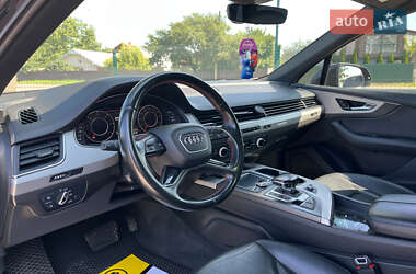 Внедорожник / Кроссовер Audi Q7 2015 в 