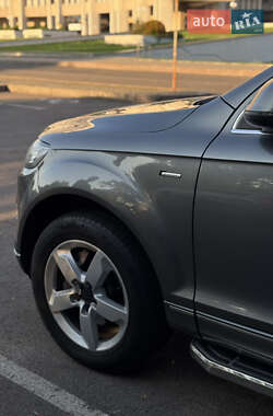 Внедорожник / Кроссовер Audi Q7 2014 в 
