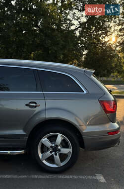 Внедорожник / Кроссовер Audi Q7 2014 в 