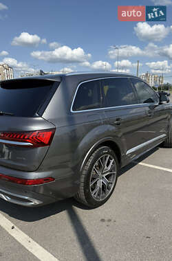 Внедорожник / Кроссовер Audi Q7 2019 в 