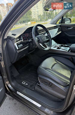 Внедорожник / Кроссовер Audi Q7 2019 в 