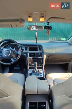 Внедорожник / Кроссовер Audi Q7 2009 в 