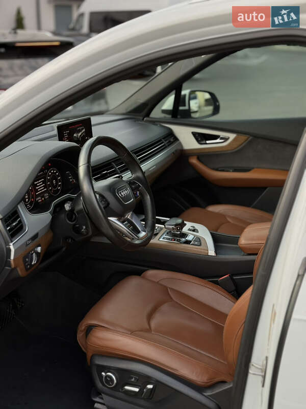 Внедорожник / Кроссовер Audi Q7 2016 в Ровно