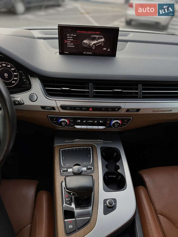 Внедорожник / Кроссовер Audi Q7 2016 в Ровно