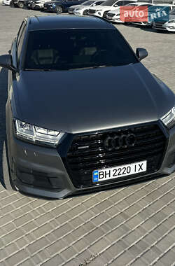 Позашляховик / Кросовер Audi Q7 2016 в 