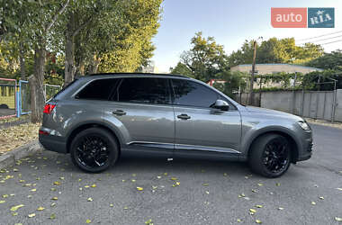Позашляховик / Кросовер Audi Q7 2016 в 