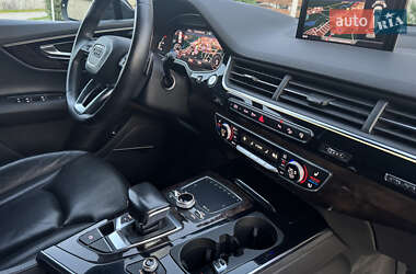 Внедорожник / Кроссовер Audi Q7 2017 в 