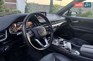 Внедорожник / Кроссовер Audi Q7 2017 в 