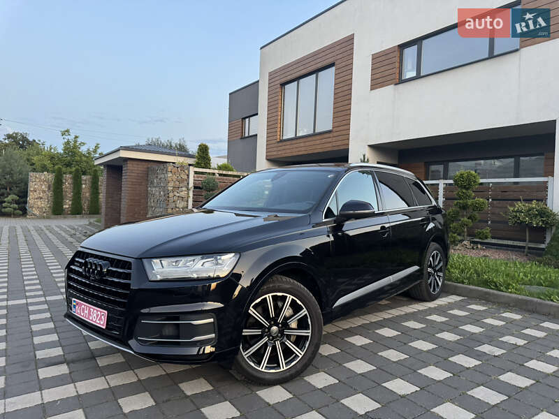 Внедорожник / Кроссовер Audi Q7 2017 в 