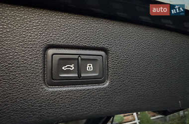 Внедорожник / Кроссовер Audi Q7 2017 в 