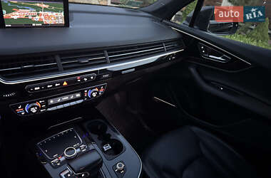 Внедорожник / Кроссовер Audi Q7 2017 в 