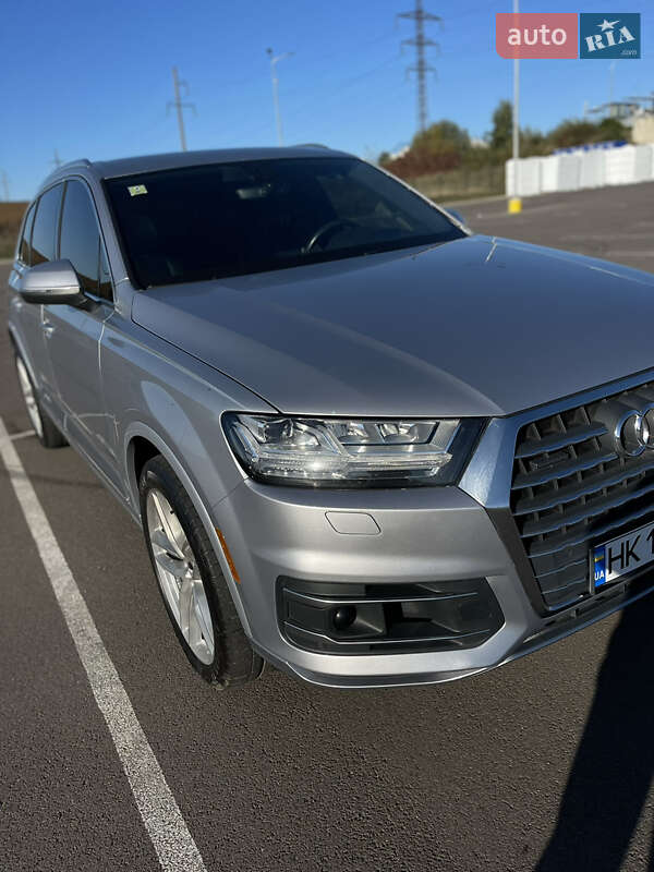 Позашляховик / Кросовер Audi Q7 2018 в Рівному