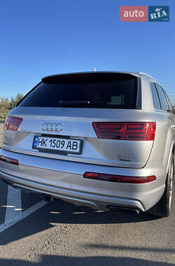Внедорожник / Кроссовер Audi Q7 2018 в 