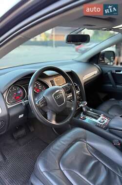 Внедорожник / Кроссовер Audi Q7 2011 в 
