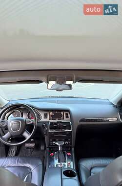 Внедорожник / Кроссовер Audi Q7 2011 в 