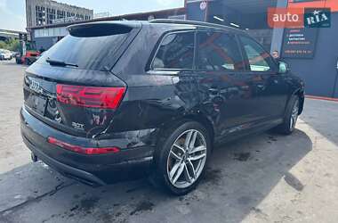 Внедорожник / Кроссовер Audi Q7 2018 в 
