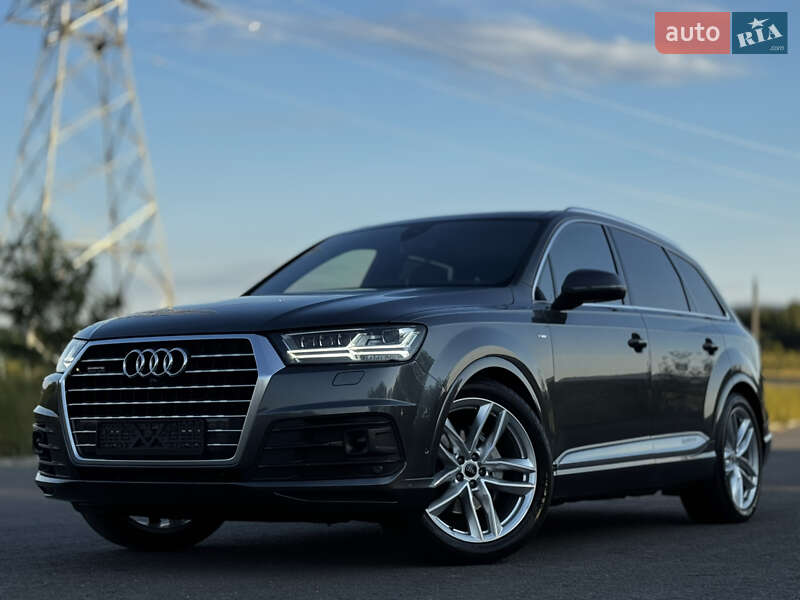 Внедорожник / Кроссовер Audi Q7 2017 в 