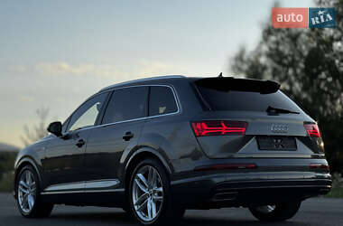 Внедорожник / Кроссовер Audi Q7 2017 в 