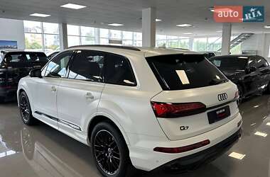 Позашляховик / Кросовер Audi Q7 2023 в 