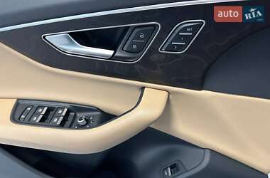 Позашляховик / Кросовер Audi Q7 2023 в 