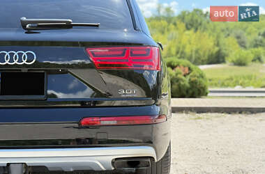 Внедорожник / Кроссовер Audi Q7 2016 в 