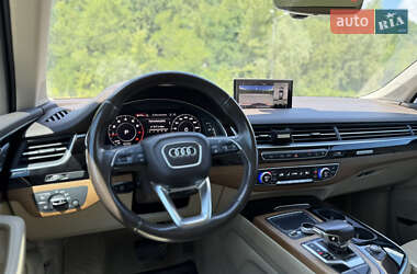 Внедорожник / Кроссовер Audi Q7 2016 в 